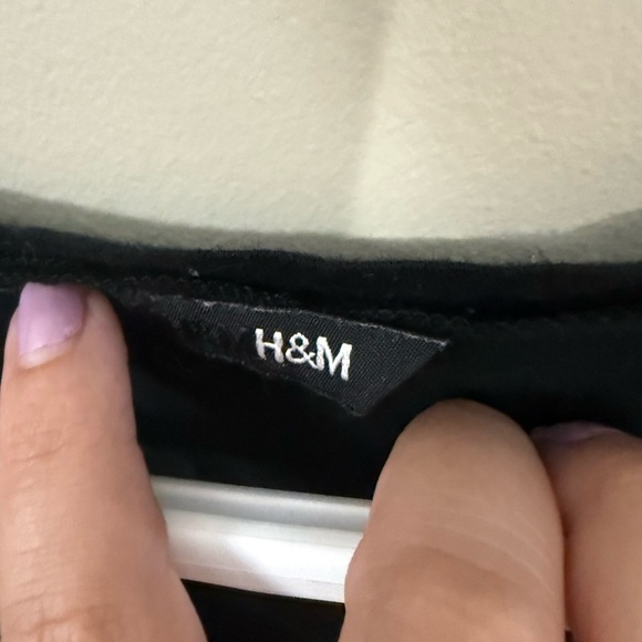 H&M Black Tank Top with White Floral Design - Picture 3 of 5